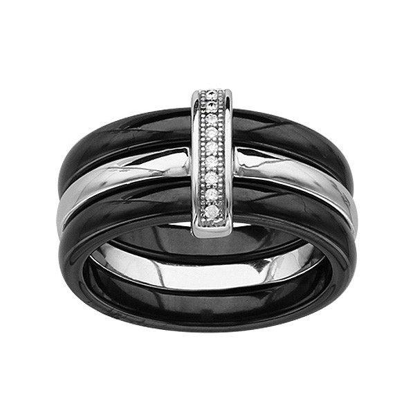 Bague céramique noire avec un anneau en argent et oxydes blancs